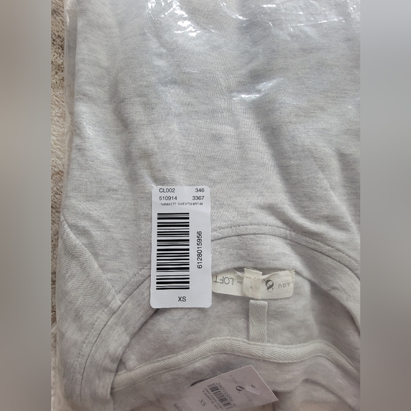 NWT LOFT Lou & Grey Signaturesoft Sweatshirt, size XS - Picture 2 of 4